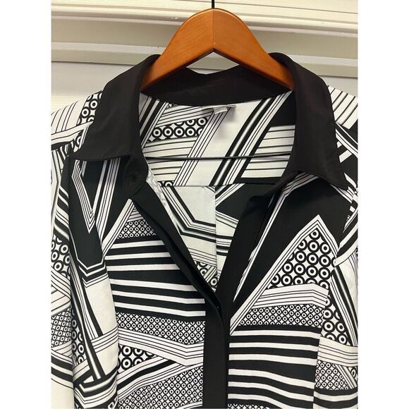Avenue Black & White Geometric Assymetrical Button Down Duster Top sz 22/24 NWOT - Picture 4 of 7
